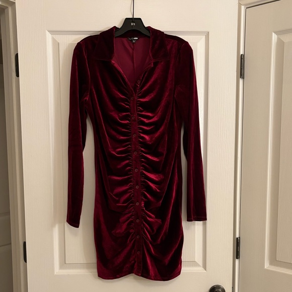 FASHION NOVA Moonlight Velvet Mini Dress with Long Sleeves in Burgundy - Picture 2 of 8